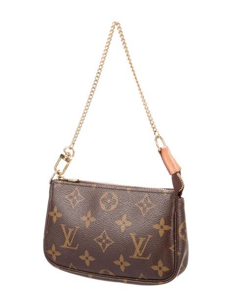 louis vuitton monogram mini pochette.